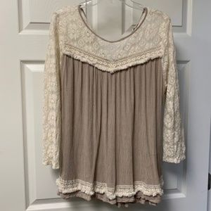 TAN TUNIC WITH CREAM LACE SLEEVE